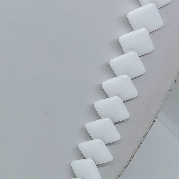 Vintage Crown Trifari White square bead necklace - Picture 2 of 4